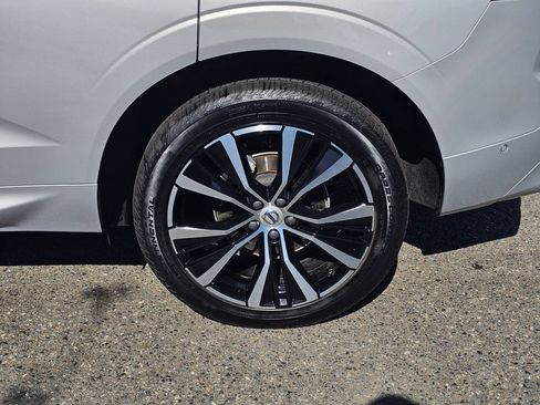Used 2023 Volvo XC60 B5 Plus w/ Climate Package AWD/4WD image 9