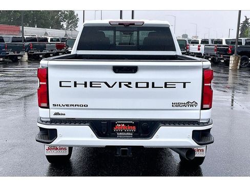 Used 2024 Chevrolet Silverado 3500 High Country w/ High Country Premium Package AWD/4WD image 4