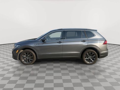 Used 2023 Volkswagen Tiguan SE AWD/4WD image 1