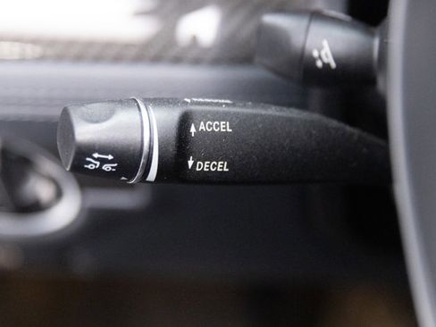 Used 2015 Mercedes-Benz SL 63 AMG w/ Driver Assistance Package image 86