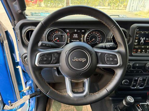 Used 2022 Jeep Gladiator Overland AWD/4WD image 11