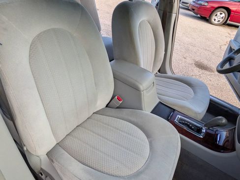 Used 2006 Buick Lucerne CX image 16