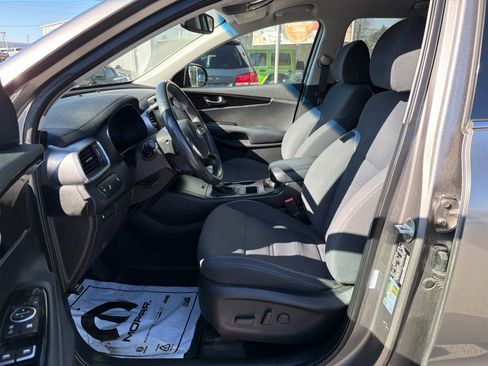 Used 2019 Kia Sorento LX w/ LX Convenience Package image 19