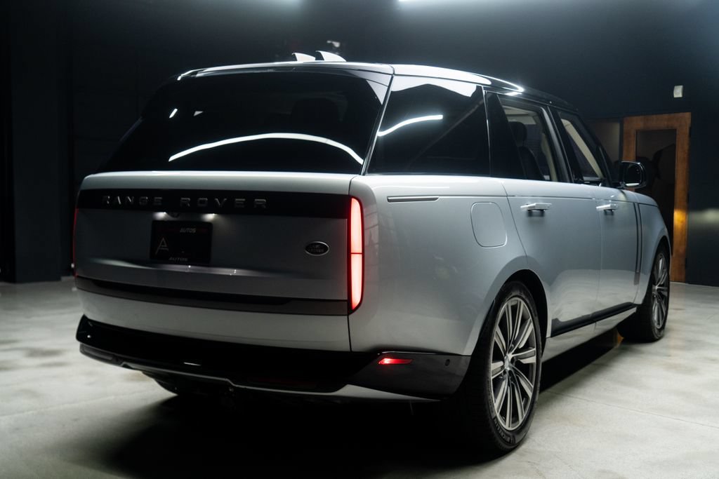 Used 2023 Land Rover Range Rover Long Wheelbase SE AWD/4WD image 16