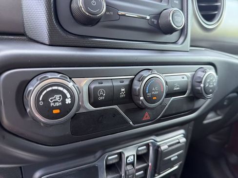 Used 2021 Jeep Wrangler Unlimited Sport AWD/4WD image 19