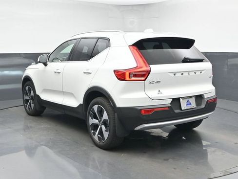 Used 2023 Volvo XC40 B4 Plus w/ Protection Package Premier image 6