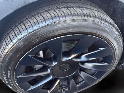 Used 2023 Tesla Model Y Long Range AWD/4WD image 13