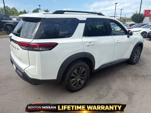 Used 2022 Nissan Pathfinder SV FWD image 4