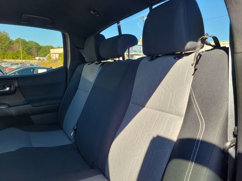 Used 2020 Toyota Tacoma TRD Sport image 10