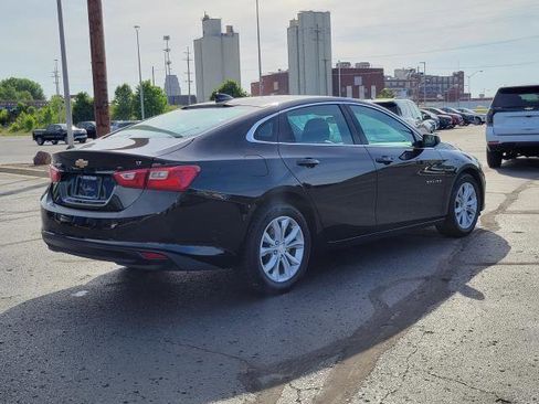 Used 2025 Chevrolet Malibu LT FWD image 2