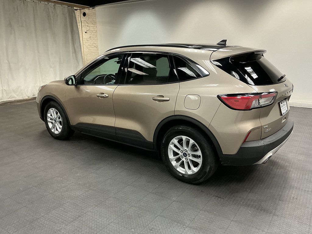 Used 2020 Ford Escape SE FWD image 3