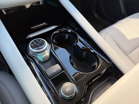 Used 2025 Ford Explorer Platinum w/ Ultimate Package image 34