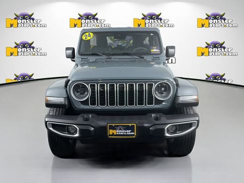 Used 2024 Jeep Wrangler Unlimited Sahara w/ Technology Group AWD/4WD image 2