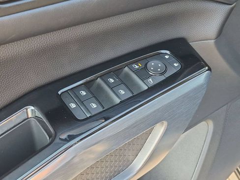 Used 2025 Nissan Pathfinder SL AWD/4WD image 13