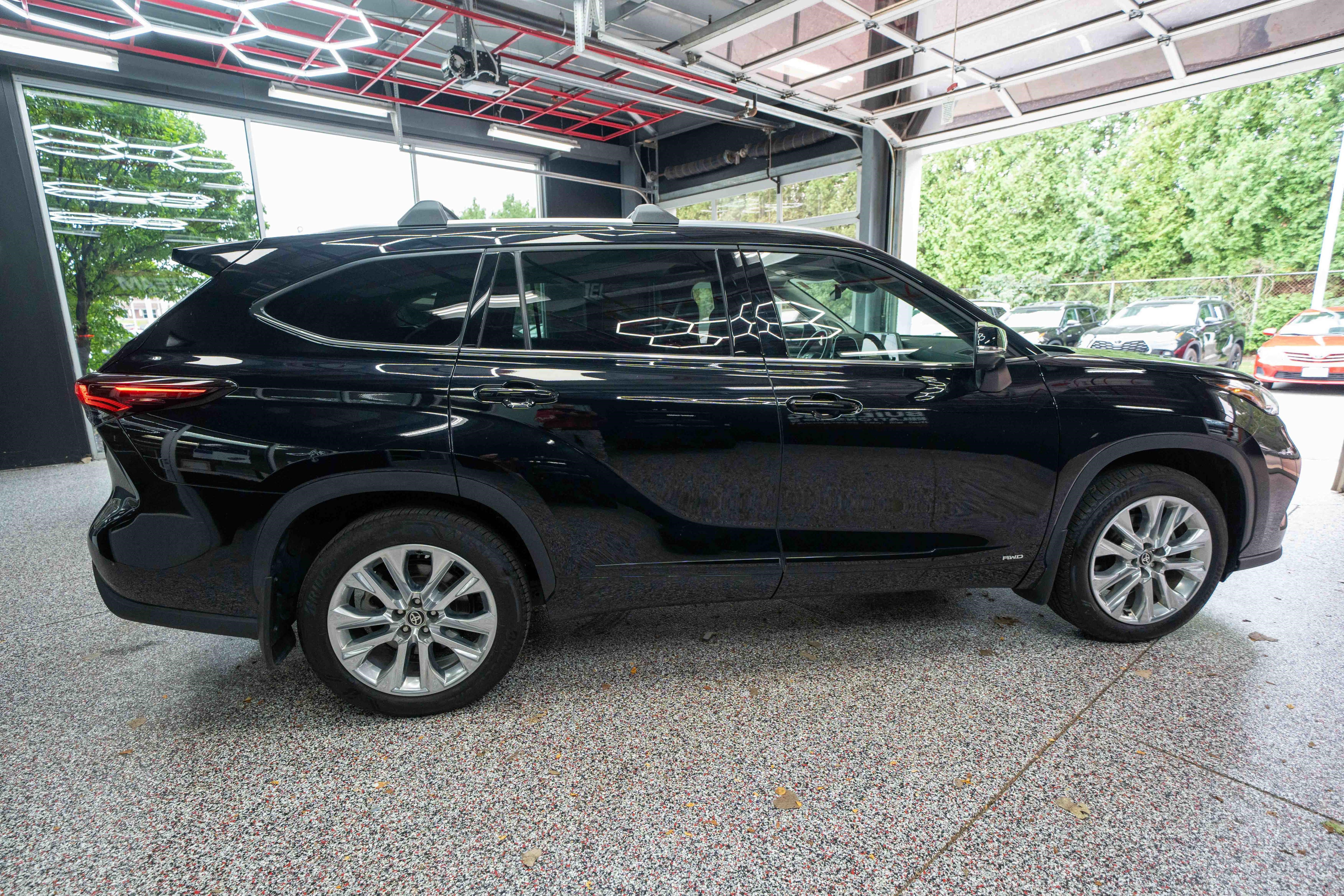 Used 2026 Toyota Highlander Limited AWD/4WD image 5