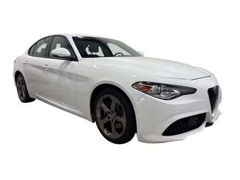 Used 2018 Alfa Romeo Giulia AWD image 3