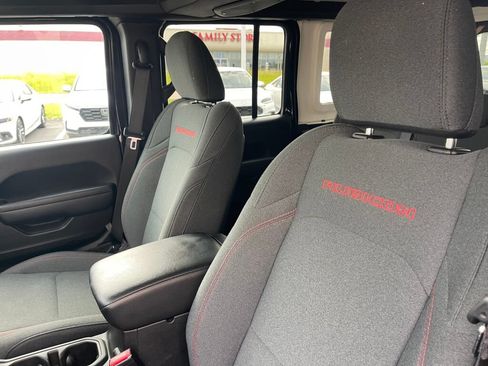 Used 2025 Jeep Wrangler Unlimited Rubicon AWD/4WD image 6