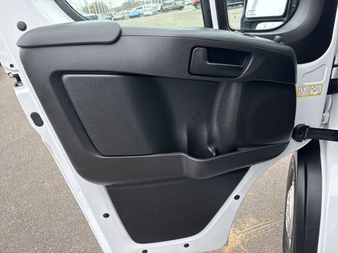 Used 2025 RAM ProMaster 2500 w/ Convenience Group image 18
