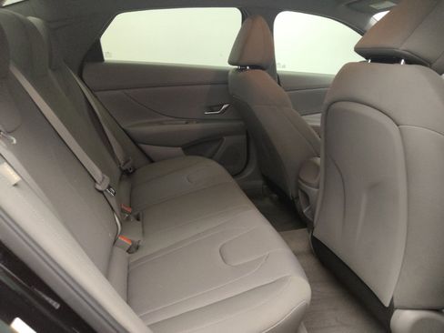 Used 2024 Hyundai Elantra SE image 19