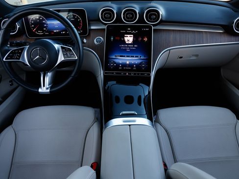 Used 2024 Mercedes-Benz C 300 Sedan image 2