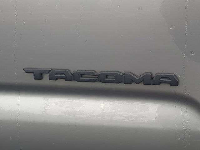 Used 2018 Toyota Tacoma SR5 RWD image 13