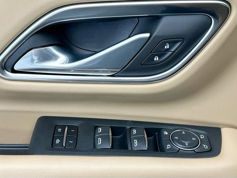 Used 2024 Chevrolet Suburban Premier image 21