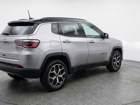 Used 2025 Jeep Compass Limited AWD/4WD image 9