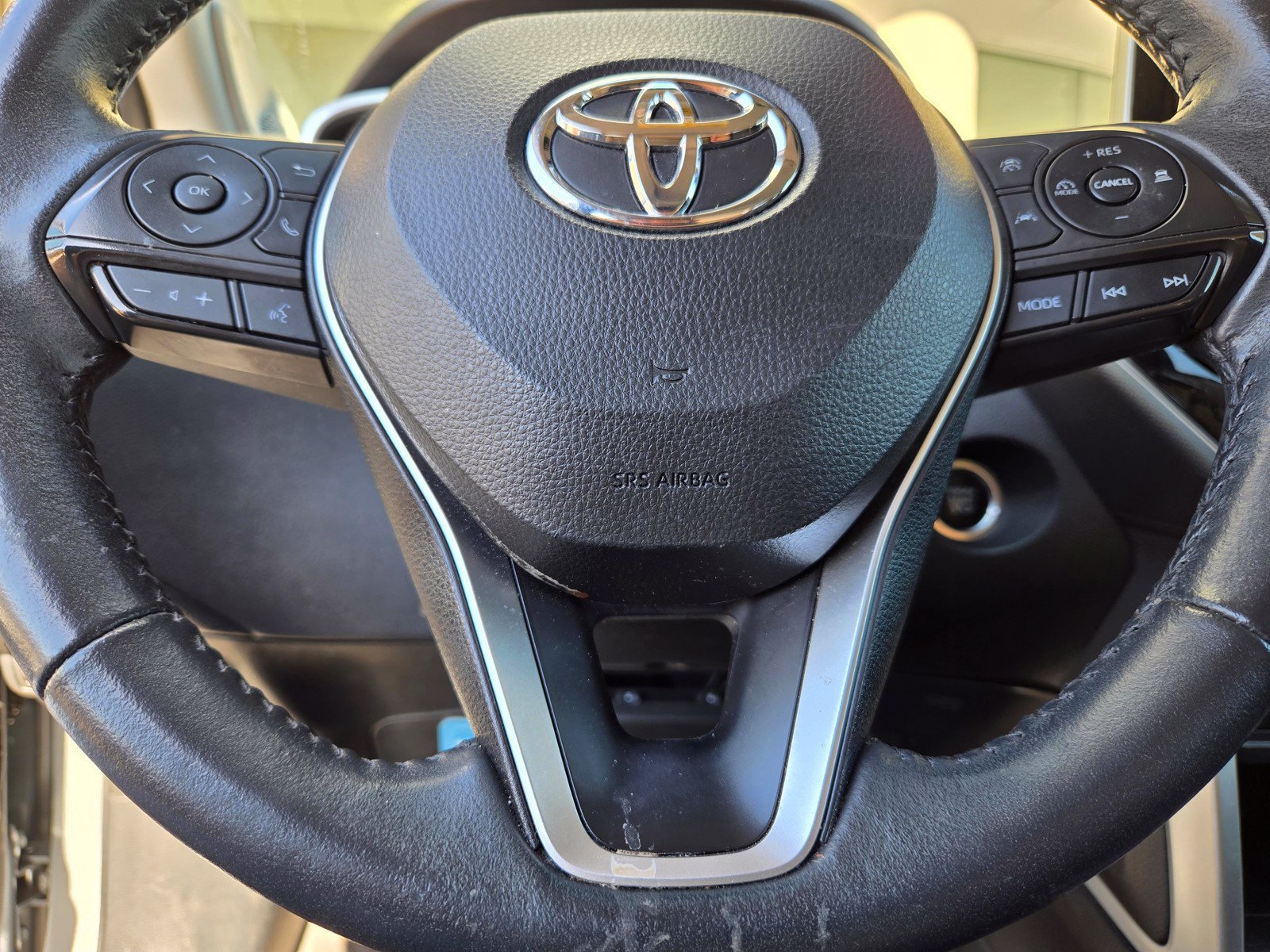Used 2023 Toyota Corolla Cross XLE w/ Convenience Package FWD image 25