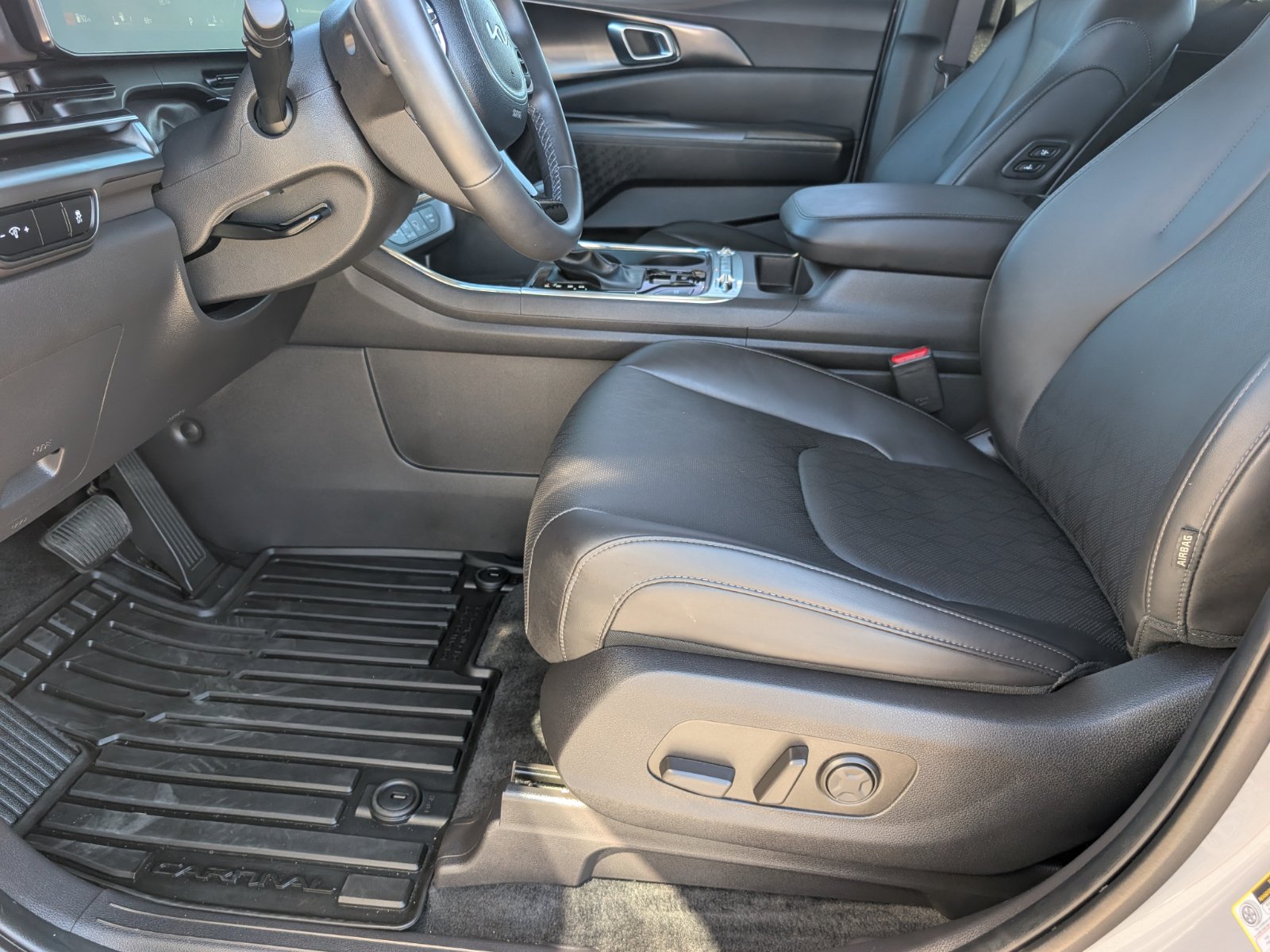 Used 2026 Kia Carnival SX w/ SX Dark Edition Package FWD image 11