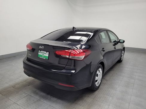 Used 2017 Kia Forte LX image 9
