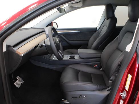 Used 2024 Tesla Model Y Performance AWD/4WD image 9