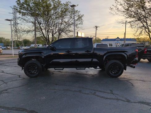 Used 2026 Toyota Tacoma SR5 image 2