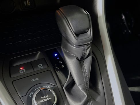 Used 2025 Toyota RAV4 LE AWD/4WD image 24