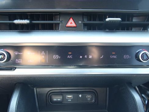 Used 2024 Kia Sportage EX FWD image 28