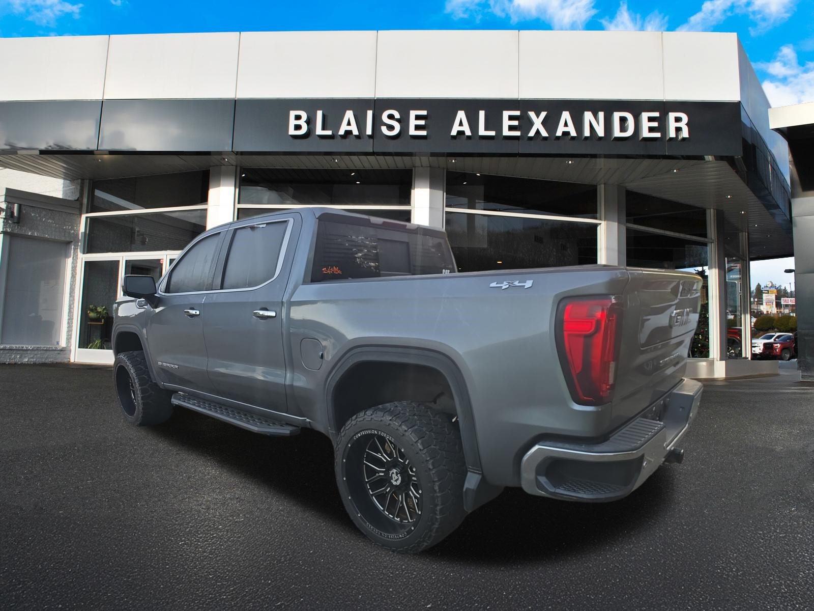 Used 2019 GMC Sierra 1500 SLT w/ SLT Premium Plus Package AWD/4WD image 6
