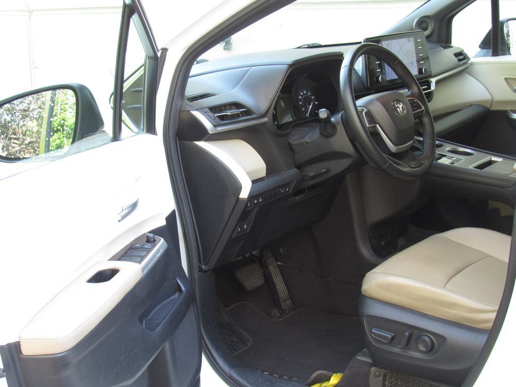 Certified 2023 Toyota Sienna XLE w/ XLE Plus Package AWD/4WD image 10