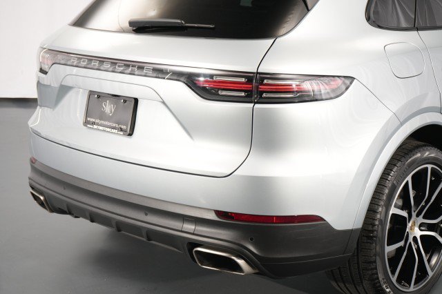 Used 2023 Porsche Cayenne AWD/4WD image 11