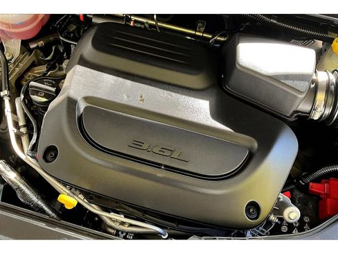 Used 2024 Chrysler Pacifica Pinnacle image 36