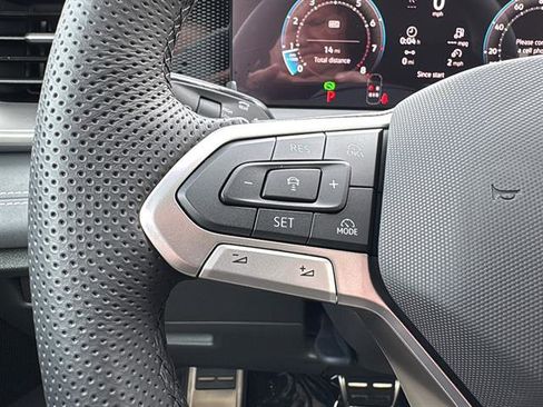 New 2026 Volkswagen Tiguan SE R-Line FWD image 18