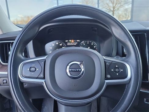 Used 2021 Volvo XC60 T5 Momentum w/ Advanced Package image 19