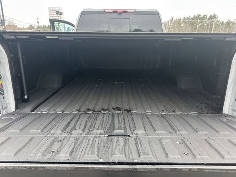 Used 2025 GMC Sierra 2500 AT4X image 32