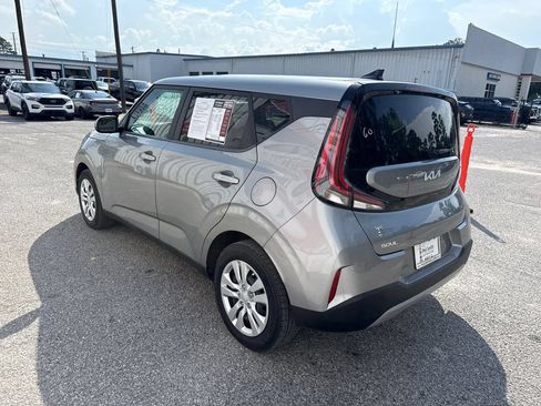 Used 2023 Kia Soul LX FWD image 6
