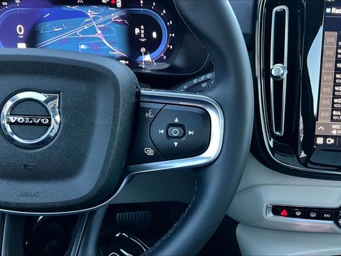 Certified 2023 Volvo XC40 B5 Plus w/ Protection Package Premier image 23