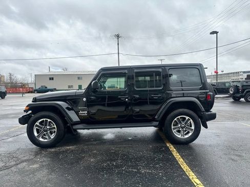 Used 2022 Jeep Wrangler Unlimited Sahara w/ Cold Weather Group AWD/4WD image 4