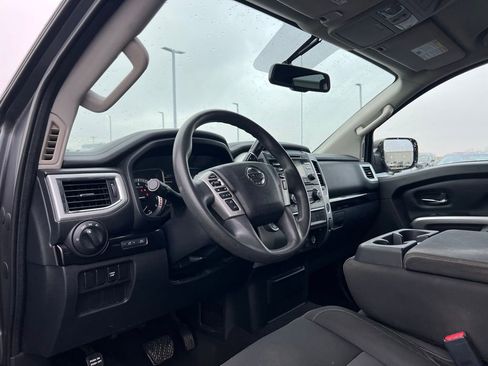 Used 2017 Nissan Titan SV image 12