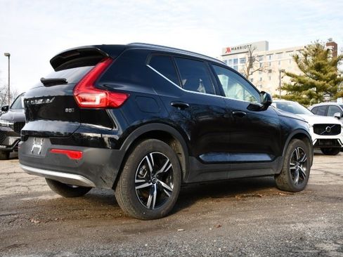 Certified 2025 Volvo XC40 B5 Core image 7