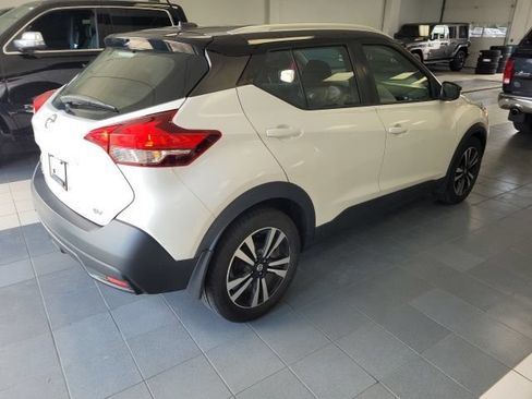 Used 2018 Nissan Kicks SV FWD image 6