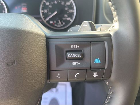 Used 2025 Nissan Rogue SV FWD image 13