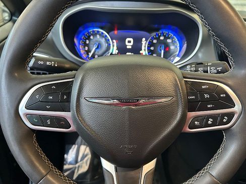 Used 2025 Chrysler Pacifica Select FWD image 27