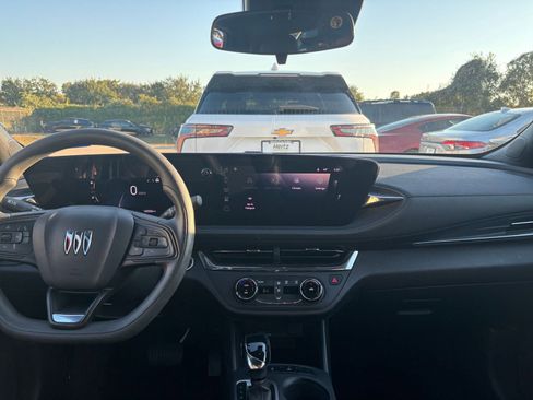 Used 2025 Buick Envista Preferred image 31